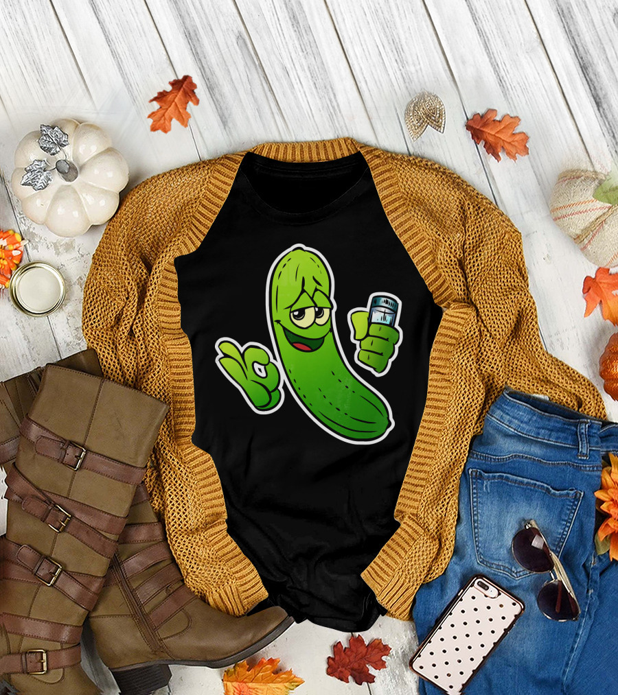 Funny Cool Pickle with Salt Shaker Spicy Vegetables Cucu T-Shirt