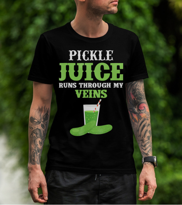PICKLE JUICE RUNS THROUGH MY VEINS Pickle Glass Cup With Straw T-Shirt