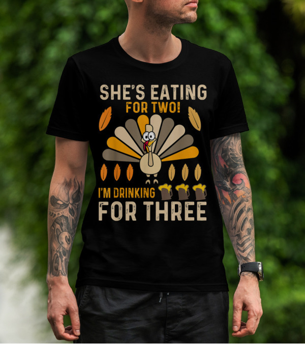 She's Eating For Two I'm Drinking For Three Turkey Thanksgiving Mens Pregnancy Announcement T-Shirt