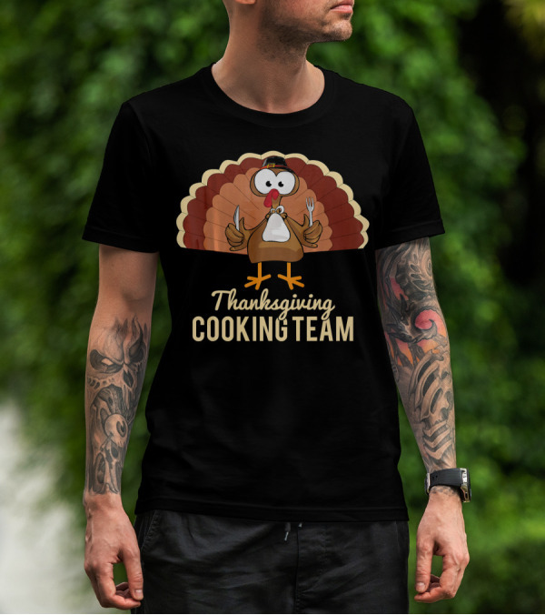 Thanksgiving Cooking Team Turkey With Pilgrim Hat And Utensils T-Shirt