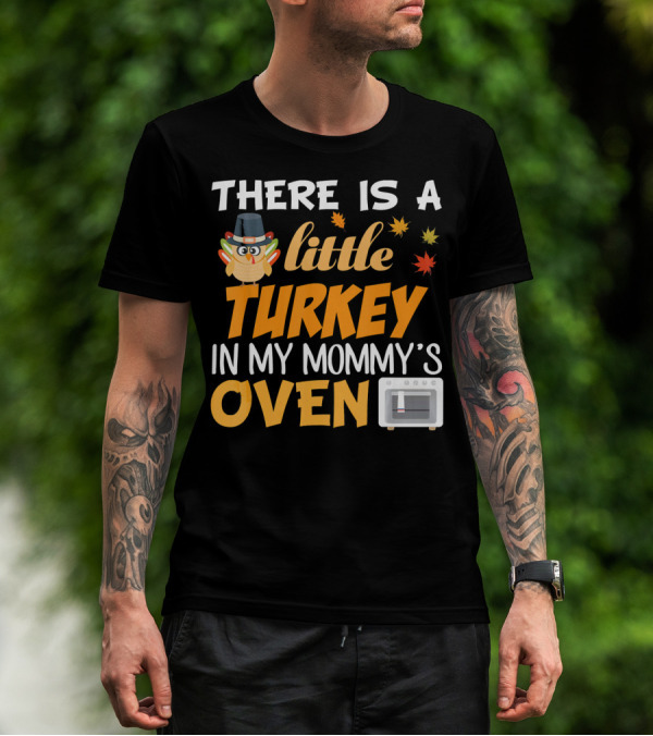 There Is A Little Turkey In My Mommy's Oven Thanksgiving Pregnancy Announcement T-Shirt
