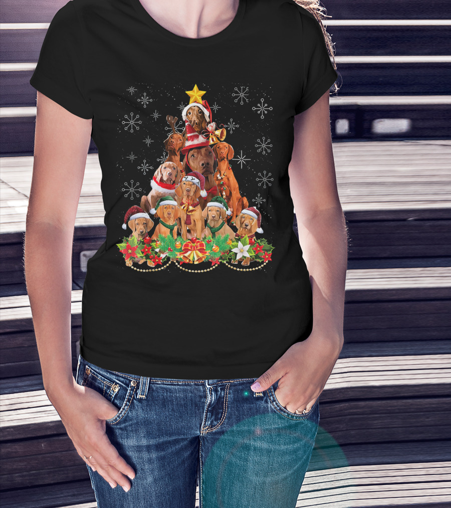 Vizsla Christmas Tree With Dogs Santa Hats Snowflakes And Holly T-Shirt
