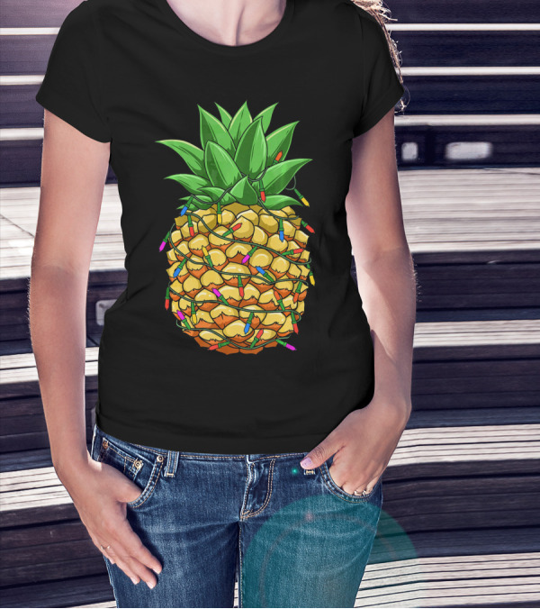 Pineapple Wrapped With Christmas String Lights Mele Hawaiian Holiday Fun T-Shirt