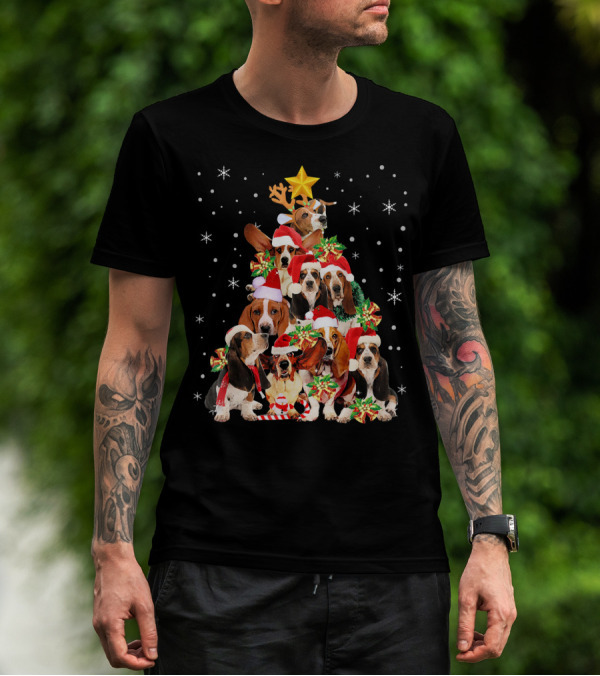Basset Hound Christmas Tree With Santa Hats And Star T-Shirt