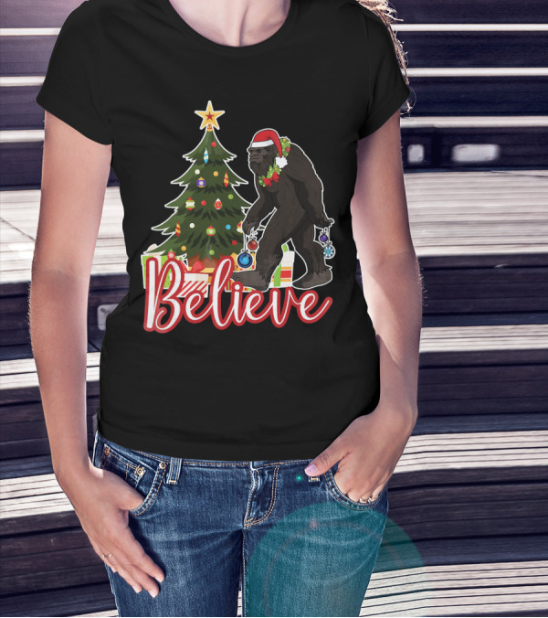 Believe Bigfoot Christmas Funny Holiday Scene T-Shirt