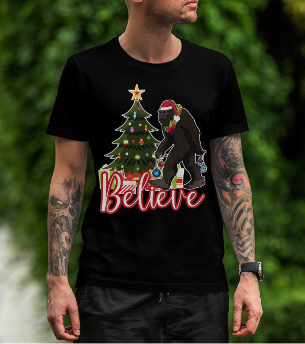 Believe Bigfoot Christmas Funny Holiday Scene T-Shirt