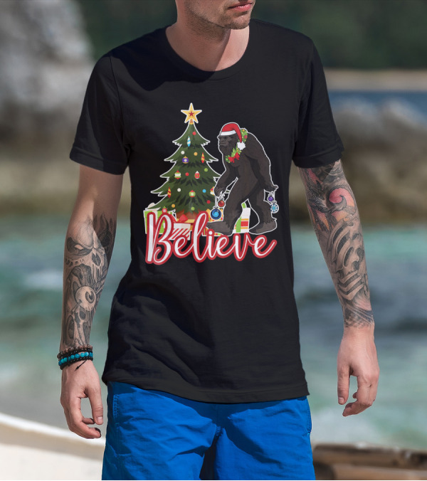 Believe Bigfoot Christmas Funny Holiday Scene T-Shirt