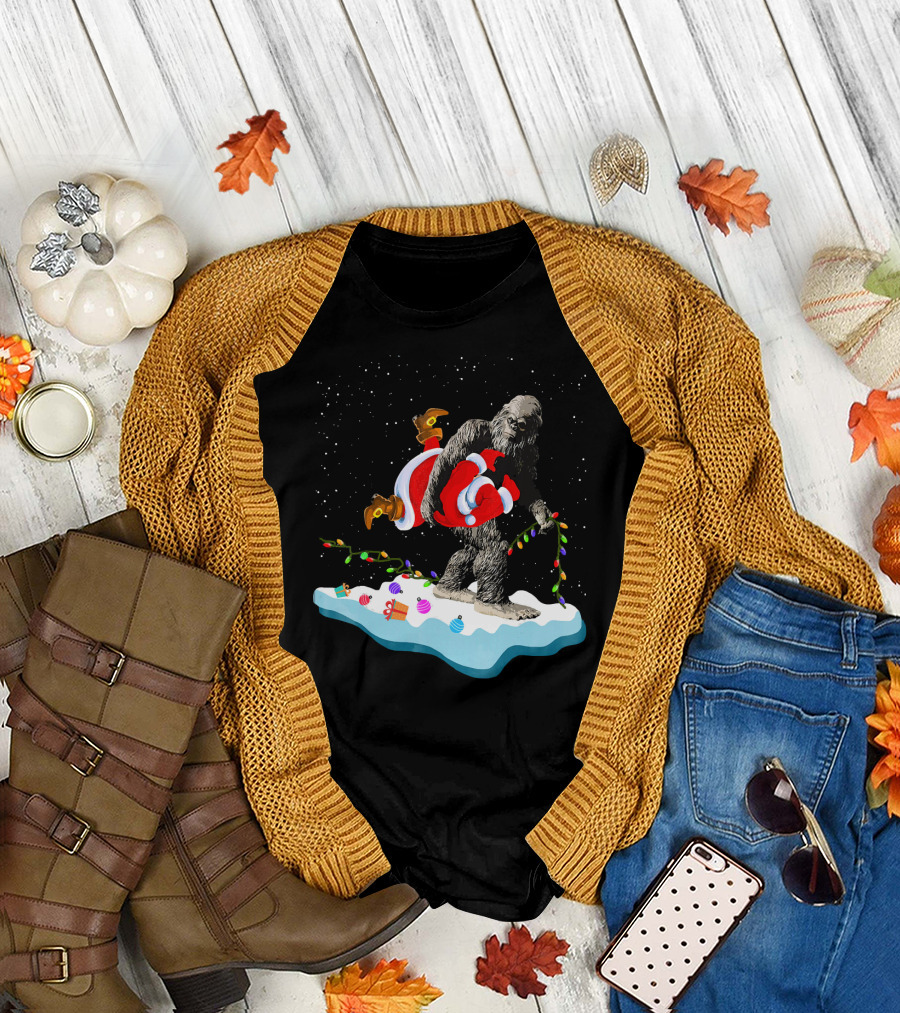 Bigfoot Abducts Santa on Christmas Eve T-Shirt