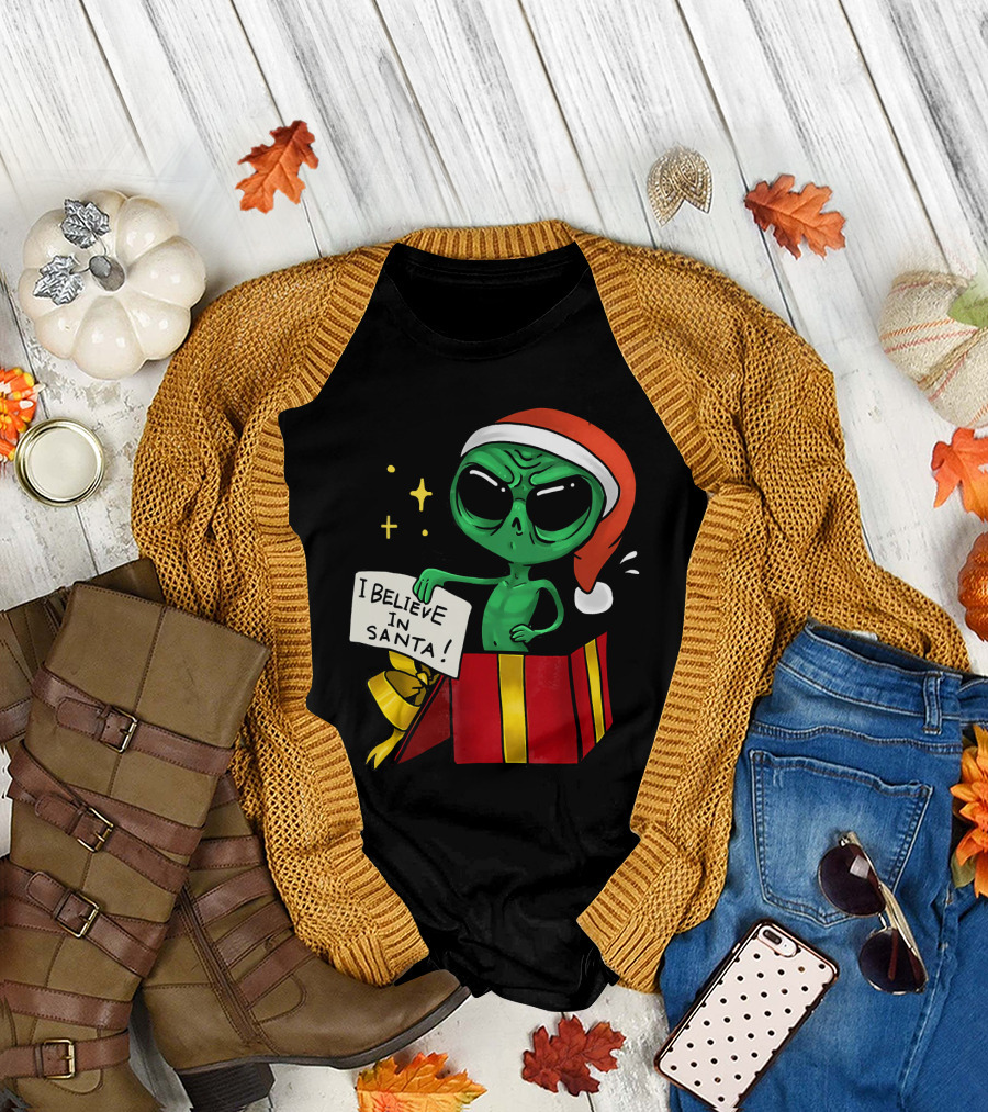 Christmas Funny Alien I Believe in Santa Present T-Shirt