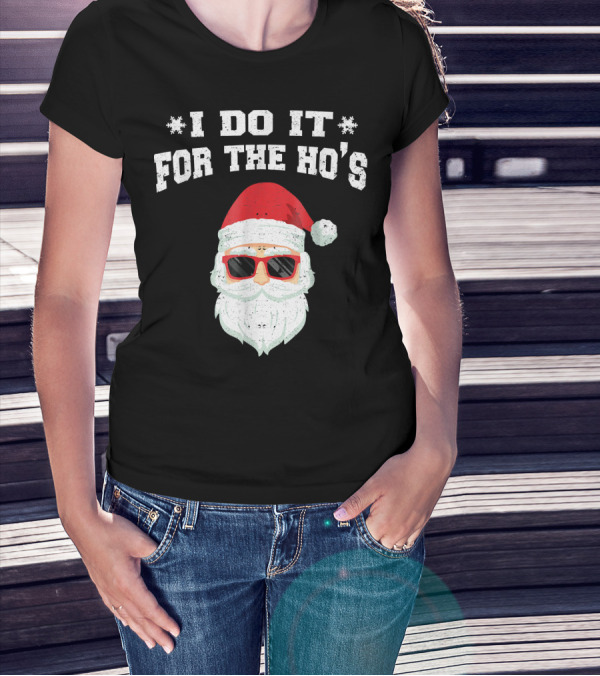 I Do It For The Ho's Funny Christmas Santa Red Hat Sunglasses T-Shirt