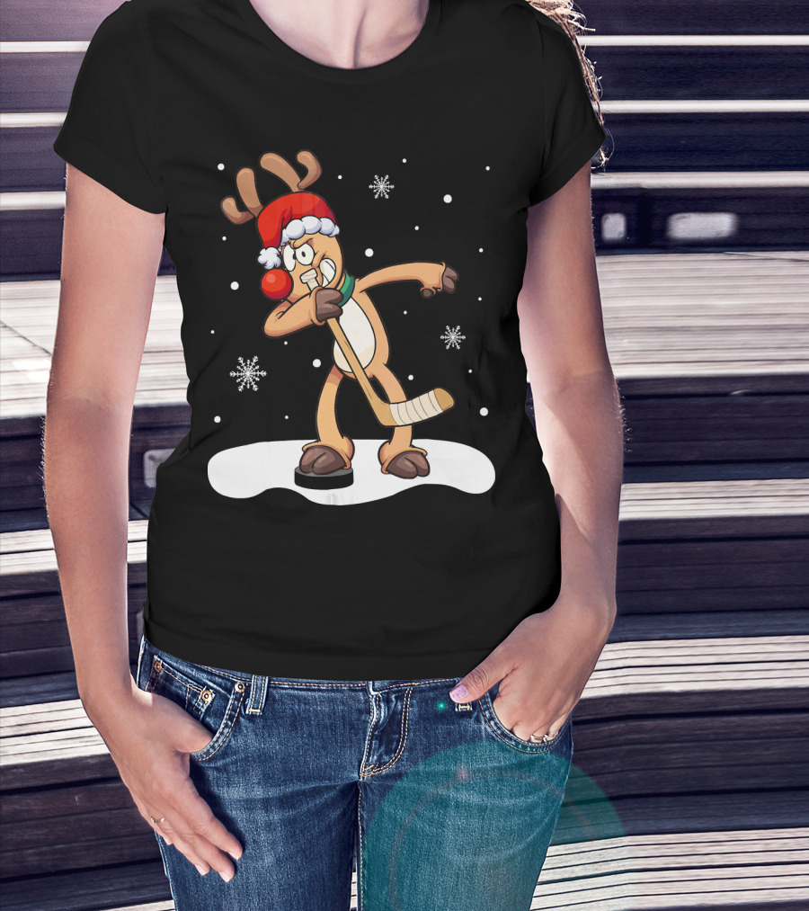 Funny Dabbing Reindeer Playing Ice Hockey Xmas Snowflakes T-Shirt