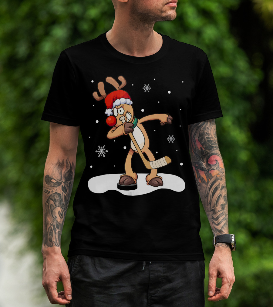 Funny Dabbing Reindeer Playing Ice Hockey Xmas Snowflakes T-Shirt