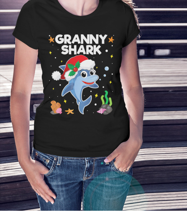 Granny Shark Santa Hat Christmas T-Shirt