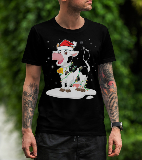 Lovely Cow Santa Xmas Lights On Snowy Tree Scene T-Shirt