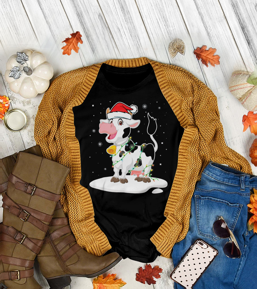Lovely Cow Santa Xmas Lights on Snowy Tree Scene T-Shirt