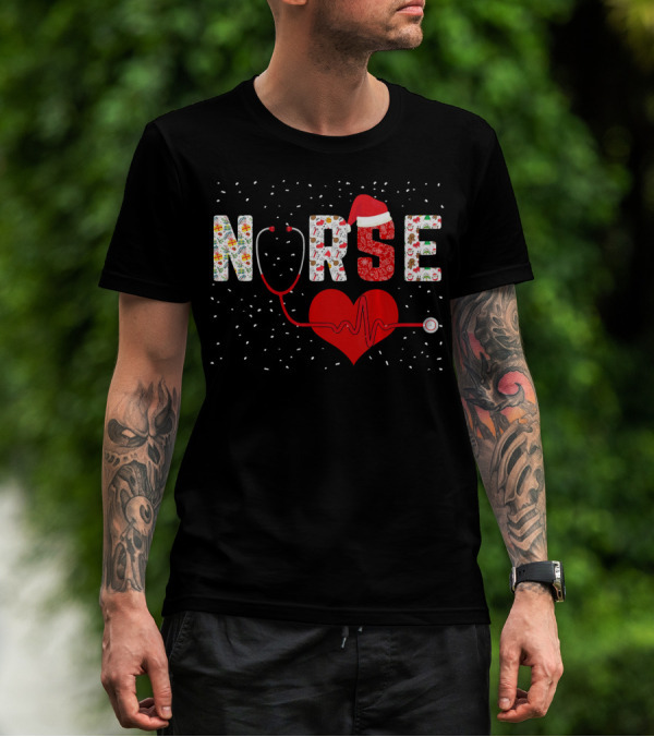 Nurse Christmas Heart Stethoscope Snowflakes Santa Hat T-Shirt