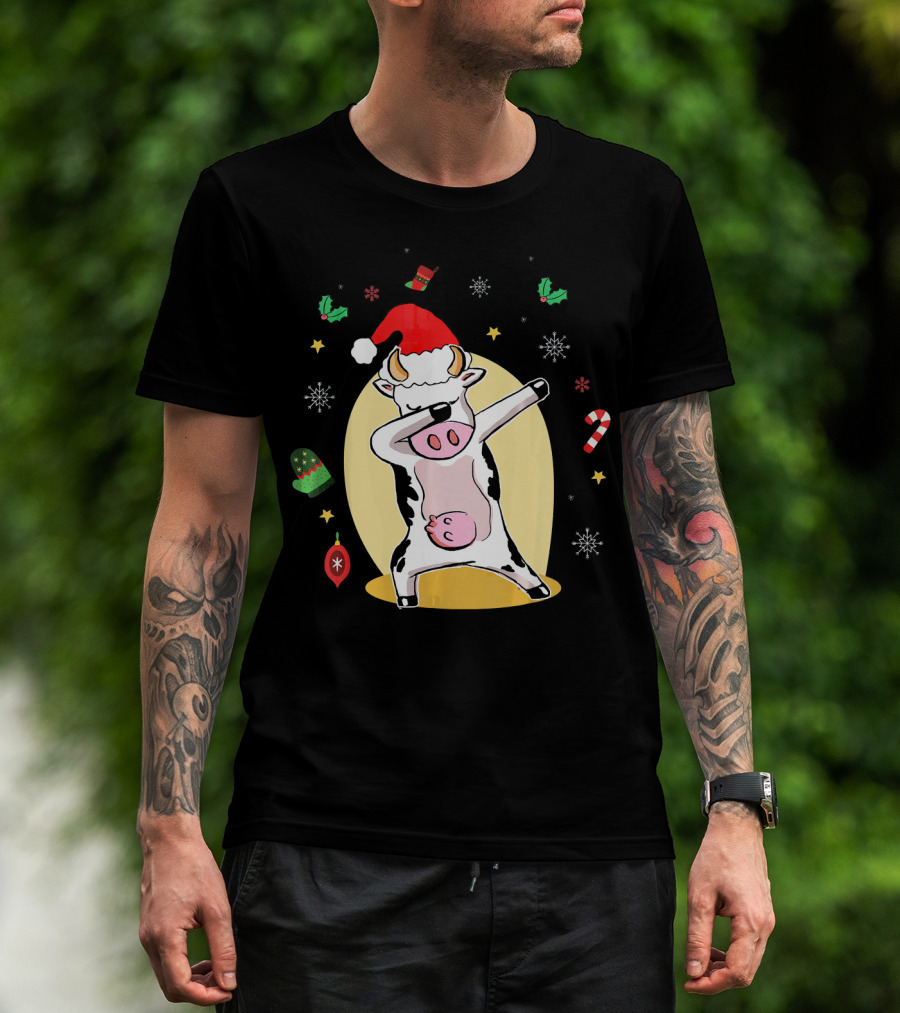 Cute Cow Dabbing Merry Santa Hat Christmas Candy Cane Snowflakes T-Shirt