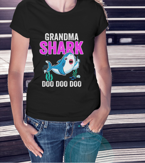 Grandma Shark Doo Doo Doo Christmas T-Shirt