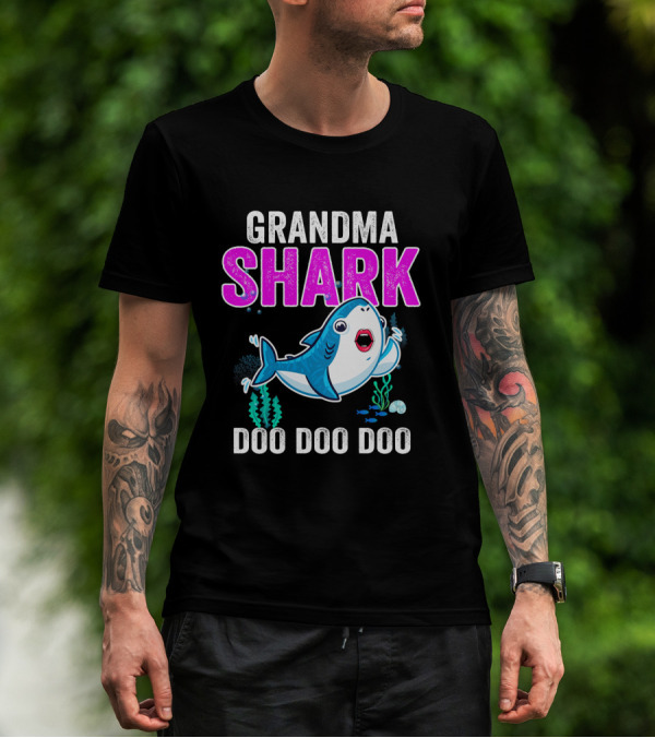 Grandma Shark Doo Doo Doo Christmas T-Shirt