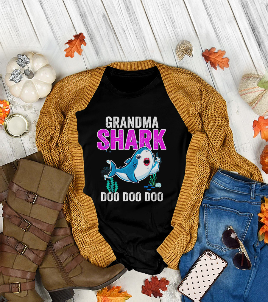 Grandma Shark Doo Doo Doo Christmas T-Shirt