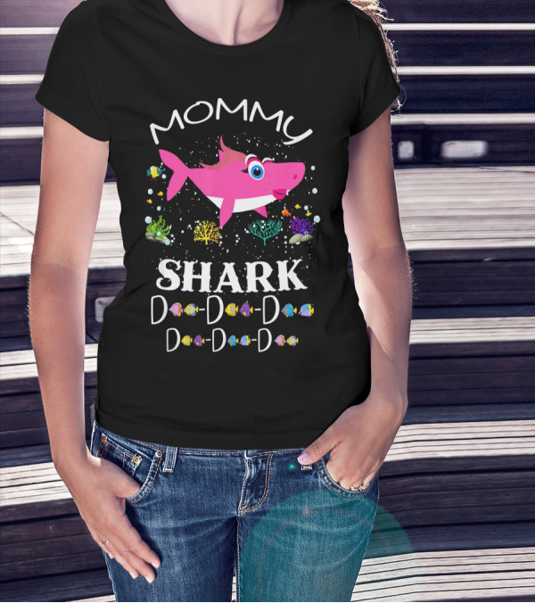 Mommy Shark Doo Doo Doo Colorful Underwater Scene T-Shirt