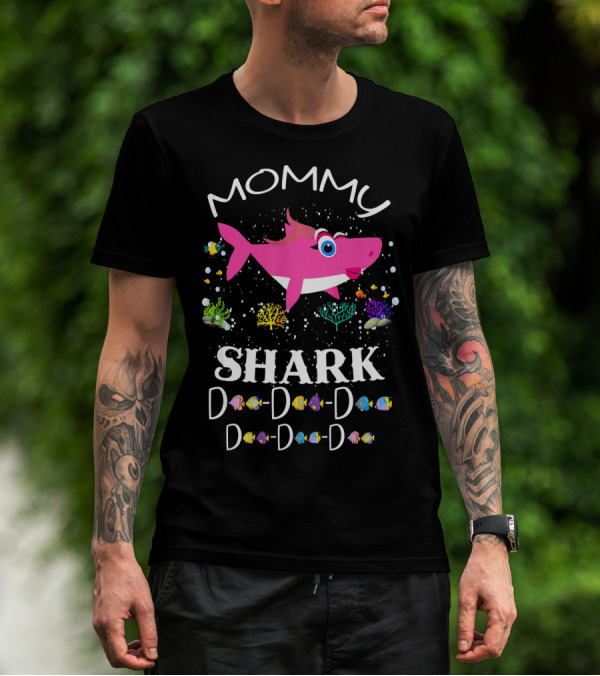 Mommy Shark Doo Doo Doo Colorful Underwater Scene T-Shirt