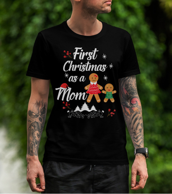 First Christmas As A Mom With Gingerbread Family And Santa Hat T-Shirt