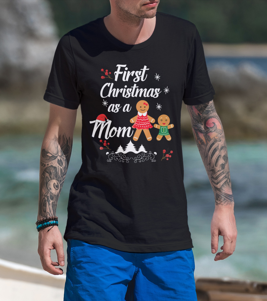First Christmas As A Mom With Gingerbread Family And Santa Hat T-Shirt
