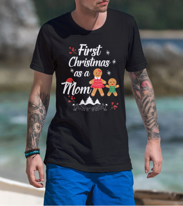 First Christmas As A Mom With Gingerbread Family And Santa Hat T-Shirt