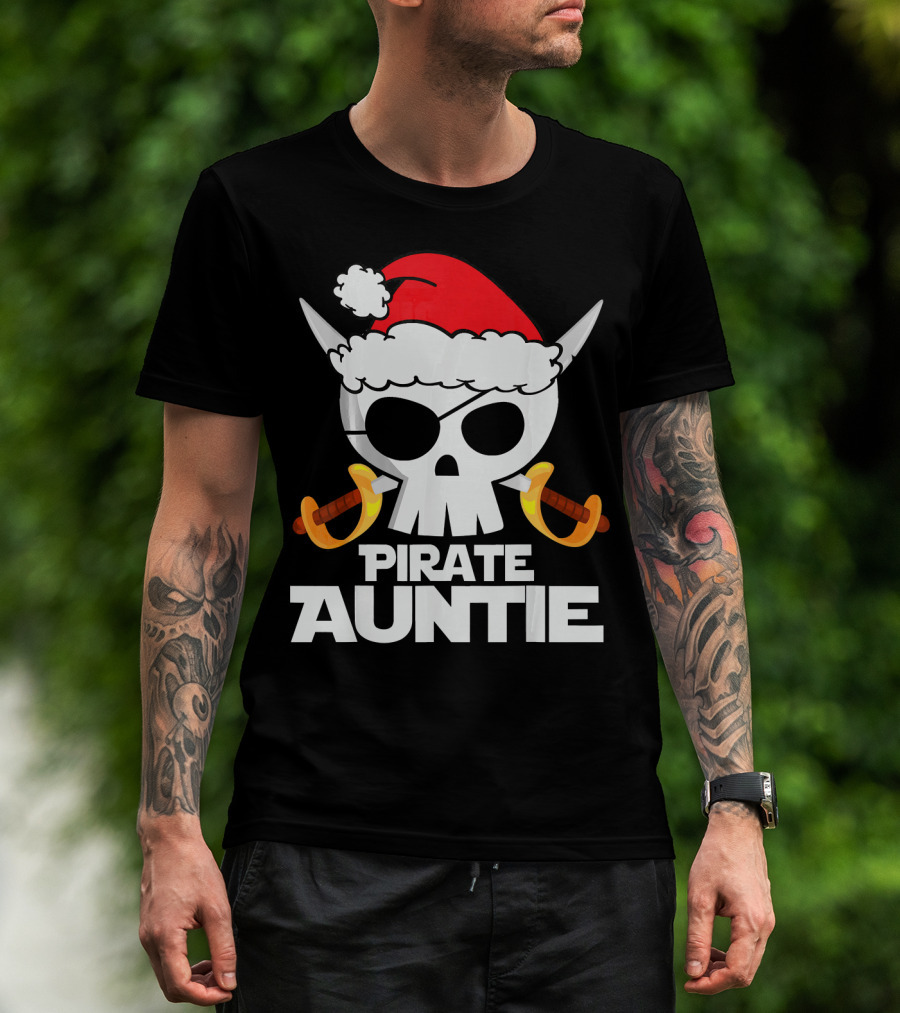 Pirate Auntie Christmas Skull Santa Hat Funny T-Shirt