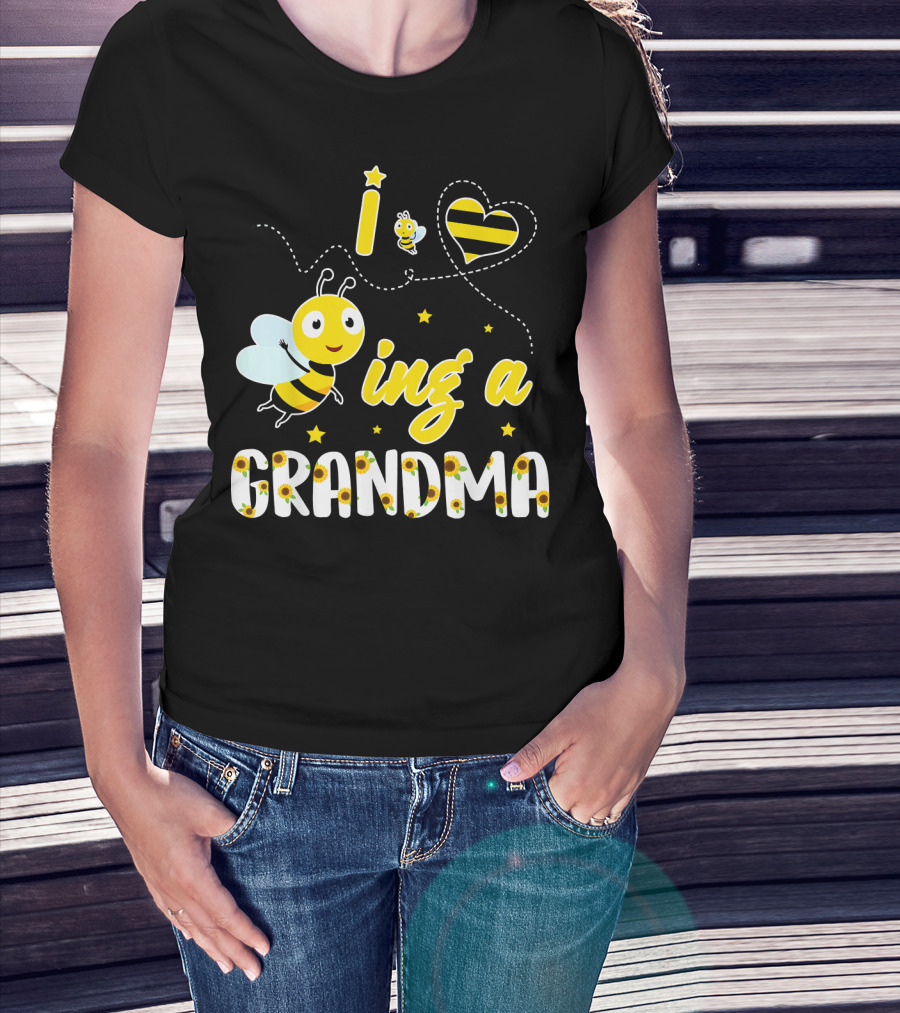 I Love Being A Great Grandma Bee-Themed Funny Family T-Shirt