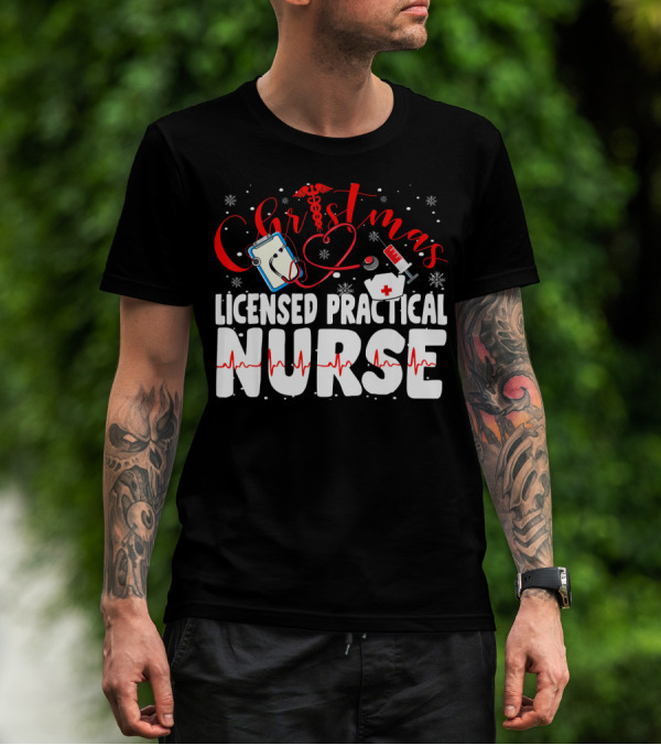 Christmas Licensed Practical Nurse Stethoscope Syringe Snowflakes T-Shirt