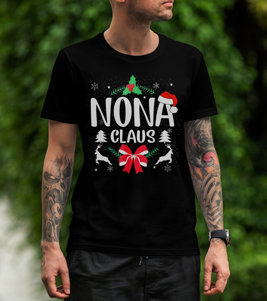 Nona Claus Christmas Grandma Reindeer Santa Hat Holly Bow T-Shirt