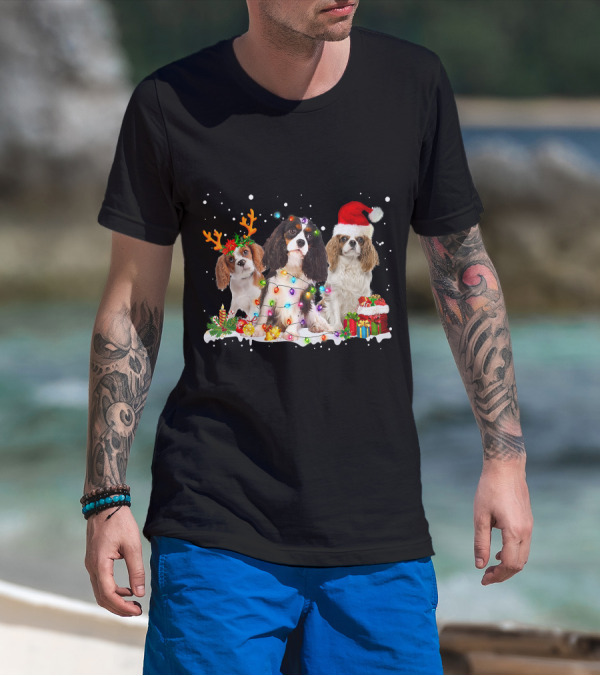 Cavalier King Charles Spaniel Festive Christmas Lights And Santa Hat Snow Scene T-Shirt