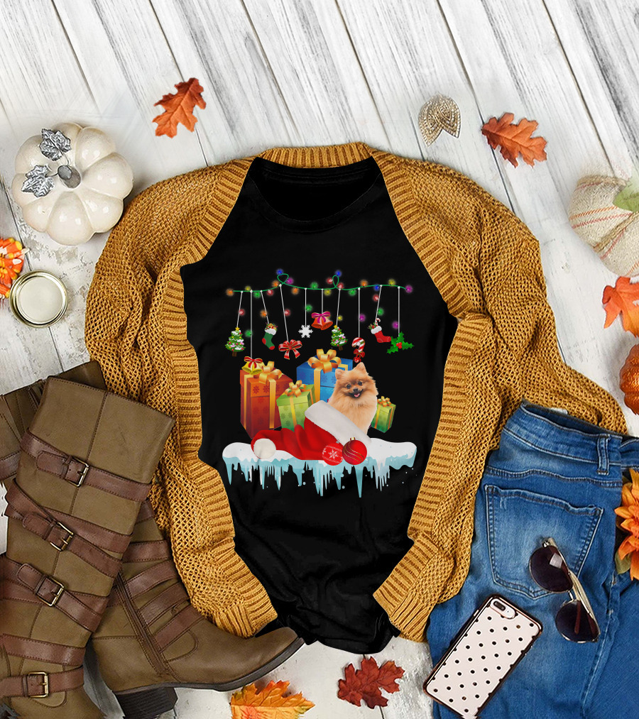 Pomeranian Santa Hat Surrounded by Christmas Gifts and Fairy Lights T-Shirt