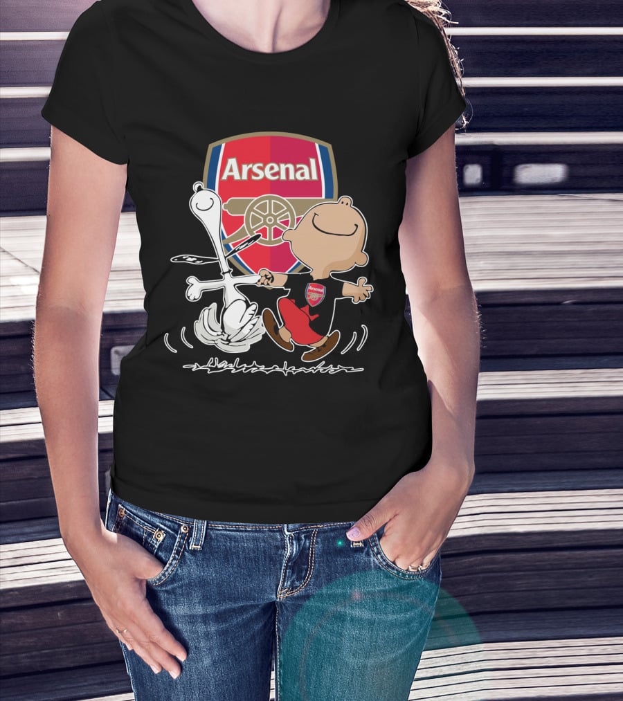 Arsenal Football Club Snoopy Charlie Brown Dancing Badge T-Shirt