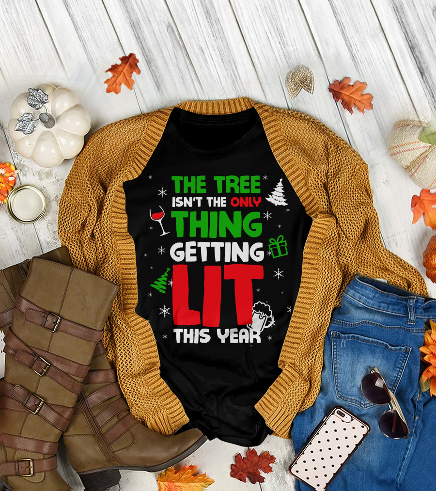 THE TREE ISN'T THE ONLY THING GETTING LIT THIS YEAR SNOWFLAKES WINE GIFT BEER T-Shirt